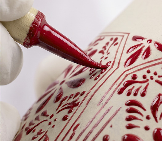 Hand-painted red ceramic details